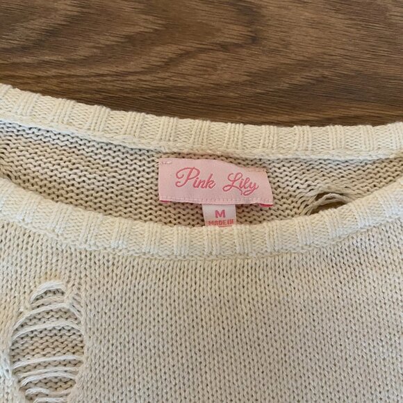 Pink Lily Tie Die White, Pink and Blue Distressed Top Size Medium - Picture 8 of 9